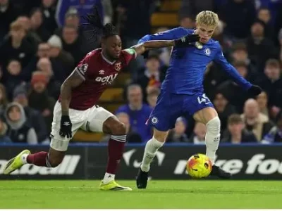 Sốc: Cựu sao Chelsea khuyên Rosenior ‘đá’ Garnacho ra khỏi đội hình chính