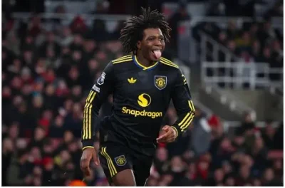 Gary Neville 'sốc nặng' với màn lột xác của Patrick Dorgu dưới thời Carrick 1