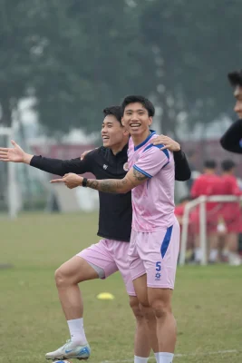 Tin vui bất ngờ: Văn Hậu cười tươi tập luyện, chấn thương chỉ là căng cơ nhẹ 1