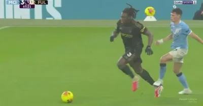 Cú đạp gót chân gây bão: Phil Foden 'thoát hiểm' thẻ đỏ, CĐV phẫn nộ vì quyết định gây tranh cãi 1