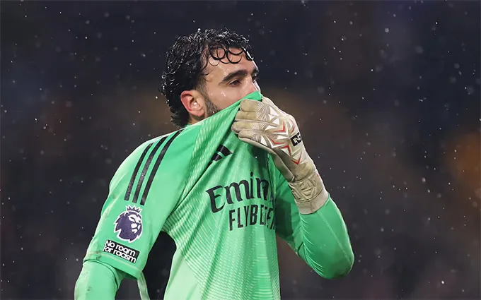 Raya hiểu rằng cơ hội đang dần tuột khỏi tầm tay, nếu Arsenal không đủ bản lĩnh